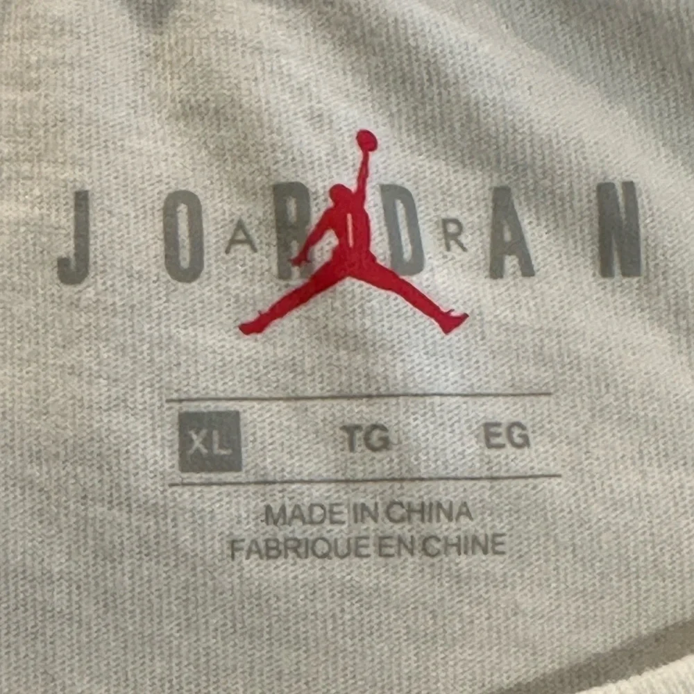 Jordan Stickers Flight Wingman Crew Basketball Shirt White Size X-Large EUC 7296